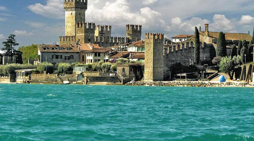 Perla Top Floor Apartment Sirmione Eksteriør bilde