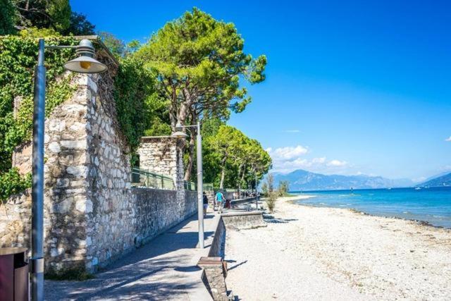 Perla Top Floor Apartment Sirmione Eksteriør bilde