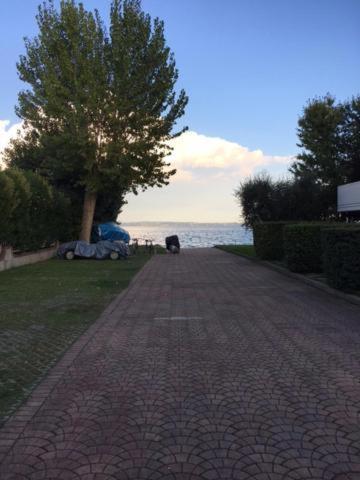 Perla Top Floor Apartment Sirmione Eksteriør bilde